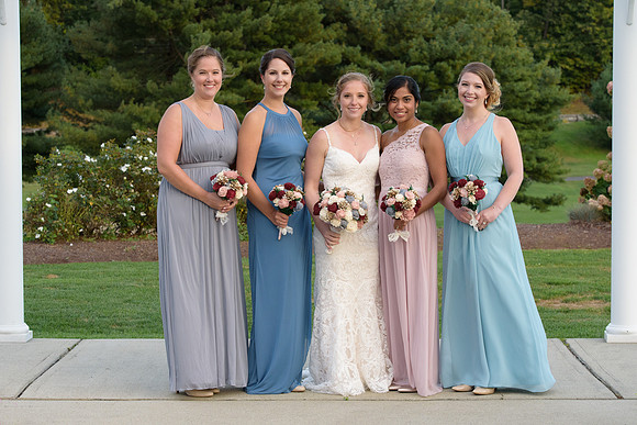 Bridesmaids in pastel alternating color dresses