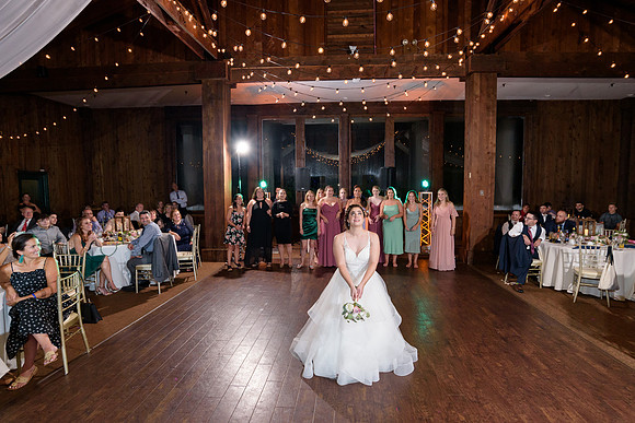 Bouquet Toss, Heritage Hotel, Southbury