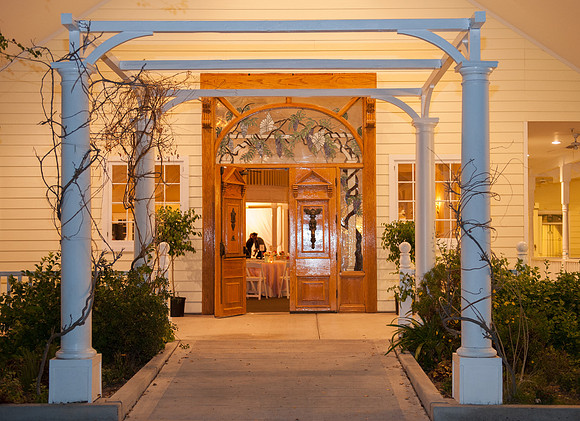 Lavnder and Old Lace wedding ceremony and reception in Mesa Arizona destination wedding